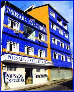 a building with blue paint on the side of it at Hotel Pousada Executiva Itabuna in Itabuna