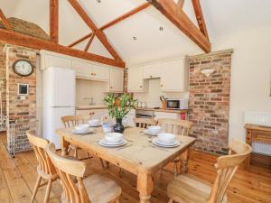 Kuchyň nebo kuchyňský kout v ubytování Wheelhouse Cottage + 8 fotografií