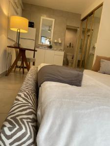 a bedroom with a bed with a zebra print pillow at Mar Báltico in San Juan