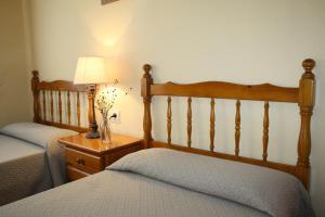 A bed or beds in a room at Albergue Los Chorros