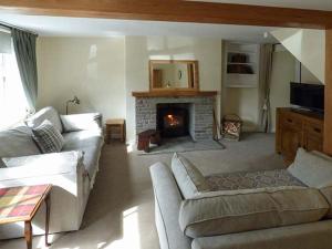 a living room with a couch and a fireplace at Hillside View in Hawes