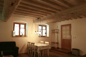 Fotografie z fotogalerie ubytování Stilvolle Wohnung auf 50 m² mit Parkplatz und WiFi v destinaci Kraiburg am Inn