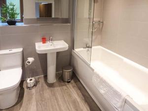 Et badeværelse på Casterbridge + 25 billeder