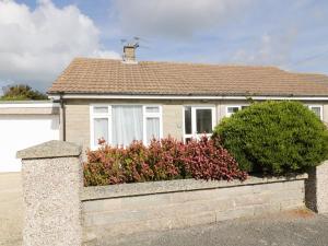 Gallery image of Bungalow in Fishguard