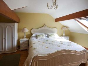 Postel nebo postele na pokoji v ubytování Y Barcud