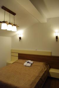 a bedroom with a bed with two towels on it at Cabana Plapumioara in Crucea
