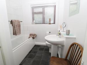 a bathroom with a sink and a toilet and a tub at Flintstones in Buckland St Mary