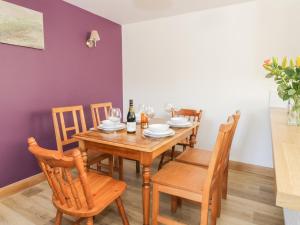 Istumisnurk majutusasutuses Swan Cottage +3 fotot