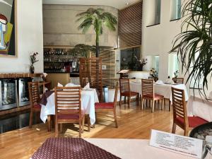 Ein Restaurant oder anderes Speiselokal in der Unterkunft Hotel Scala Magna 