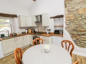 Dapur atau dapur kecil di Rose Cottage