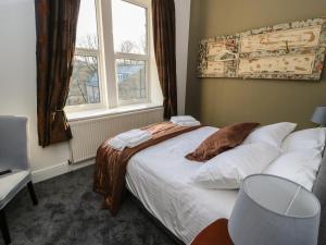 Llit o llits en una habitació de One Eight Three Guest Cottage