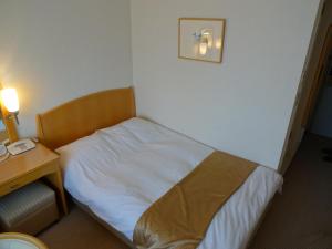 Letto o letti in una camera di Kobe Luminous Hotel