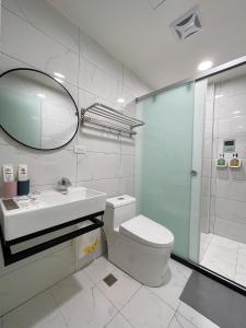 Ein Badezimmer in der Unterkunft One Roll Stone Homestay