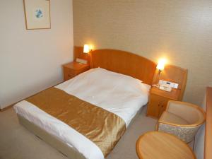 Letto o letti in una camera di Kobe Luminous Hotel