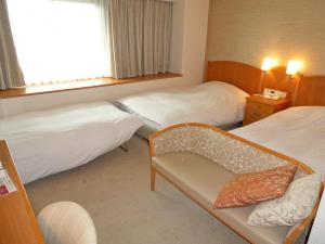 Letto o letti in una camera di Kobe Luminous Hotel