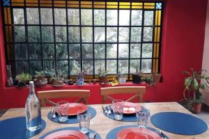 Casa Patagonica# tesisinde bir restoran veya yemek mekanı