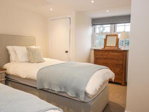Ένα ή περισσότερα κρεβάτια σε δωμάτιο στο The Grieves Cottage