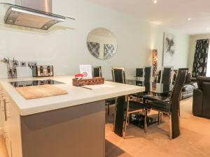 Scarborough Apartments - Two Bed 2にあるキッチンまたは簡易キッチン