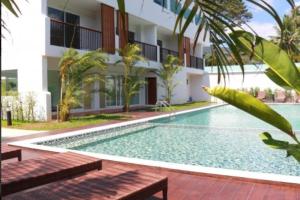 a swimming pool in front of a building at Crystal Lamai Hotel in Lamai