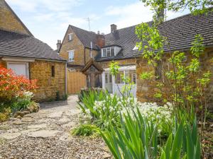 Gallery image of Japonica Cottage in Bourton on the Water