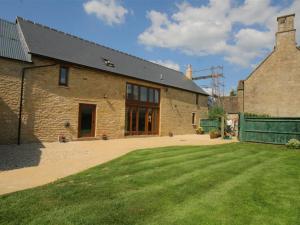 Gallery image of Tithe Barn, Lyneham in Bruern