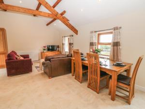 a living room with a table and chairs at Y Deri Cottage in Llandwrog