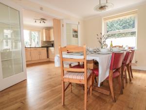 a kitchen and dining room with a table and chairs at Rosehill in Abergavenny