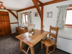 a dining room with a wooden table and chairs at Shepherd's View in Meadowtown