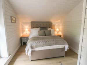 Llit o llits en una habitació de Deer Lodge