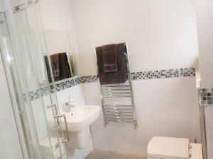 Koupelna v ubytování Little Pippin + 21 fotografií