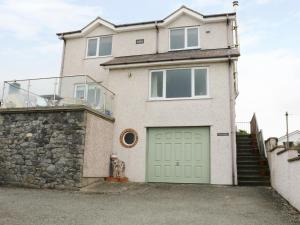 Gallery image of Cable House in Cemaes Bay