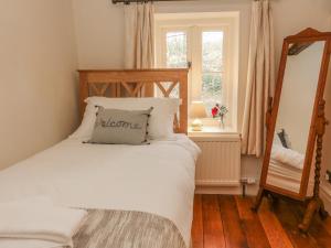 Ένα ή περισσότερα κρεβάτια σε δωμάτιο στο 2 Storrs Cottages