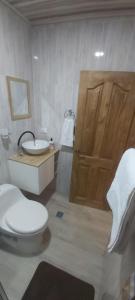 Een badkamer bij Aparta Suite Villa Roko