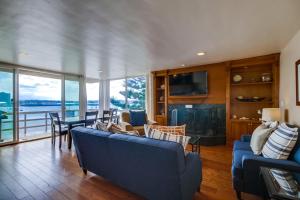 a living room with a blue couch and a table and chairs at Devon Retreat Unit D in San Diego