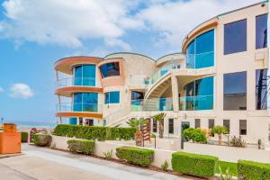 an apartment building with a view of the ocean at Ostend Getaway in San Diego