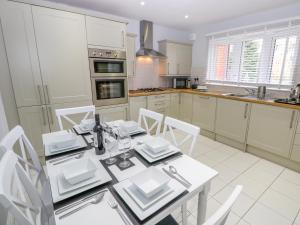 a kitchen with a table and chairs in a kitchen at Chinefields in Freshwater