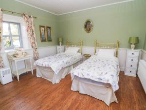 Uma cama ou camas num quarto em Longfield Lodge