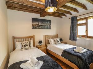 Un pat sau paturi într-o cameră la Oak Lodge