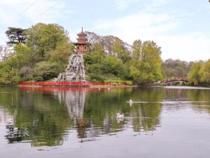 Výhled na řeku, která protéká v blízkosti prázdninového domu