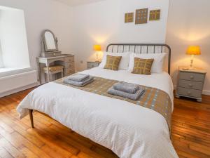 Un pat sau paturi într-o cameră la Llys Alaw