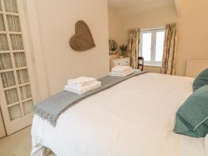 Ένα ή περισσότερα κρεβάτια σε δωμάτιο στο Clamoak Cottage