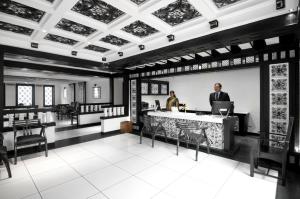 Restaurace v ubytování Liwa - The Transit Hotel, Bengaluru