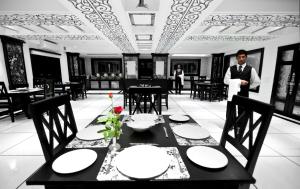Restoran või mõni muu söögikoht majutusasutuses Liwa - The Transit Hotel, Bengaluru