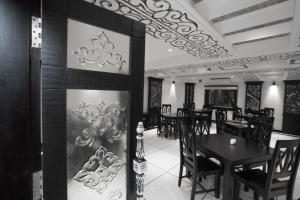 Restoran või mõni muu söögikoht majutusasutuses Liwa - The Transit Hotel, Bengaluru