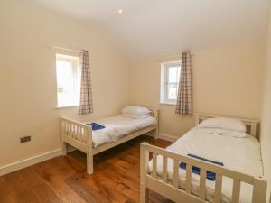 Postel nebo postele na pokoji v ubytování Rhos Y Foel Cottage