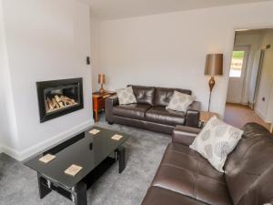 a living room with a couch and a fireplace at Arnant in Dolgellau