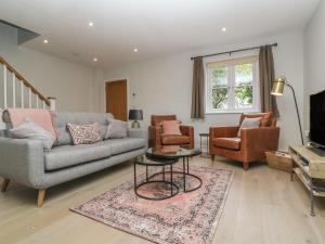 a living room with a couch and two chairs at Tinners Rest in Penzance