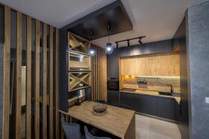 Η κουζίνα ή μικρή κουζίνα στο Apartments 28 Master Quart
