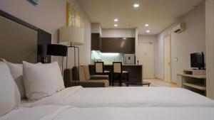 Köök või kööginurk majutusasutuses Trinidad Suites Johor, Trademark Collection by Wyndham