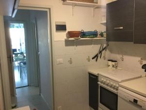 A kitchen or kitchenette at Marina Capo Pino